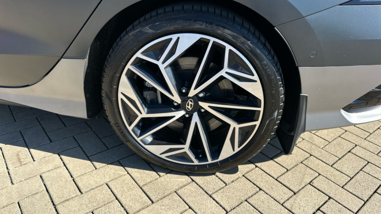 Hyundai IONIQ 6 239kW Ultimate 77kWh 4dr AWD Auto Electric Saloon